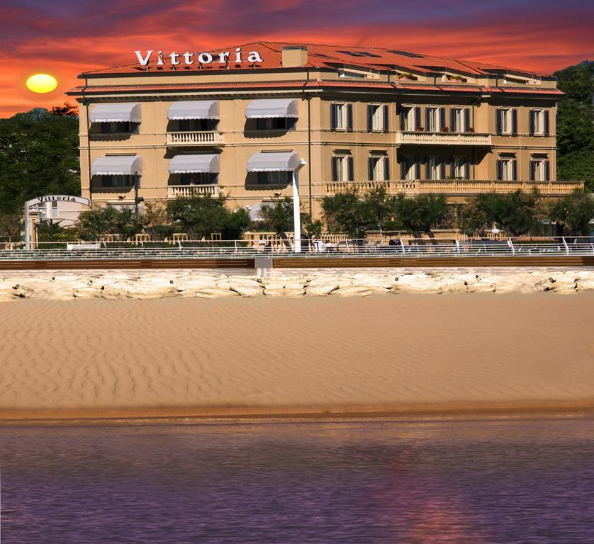Hotel Vittoria Pesaro Exterior photo