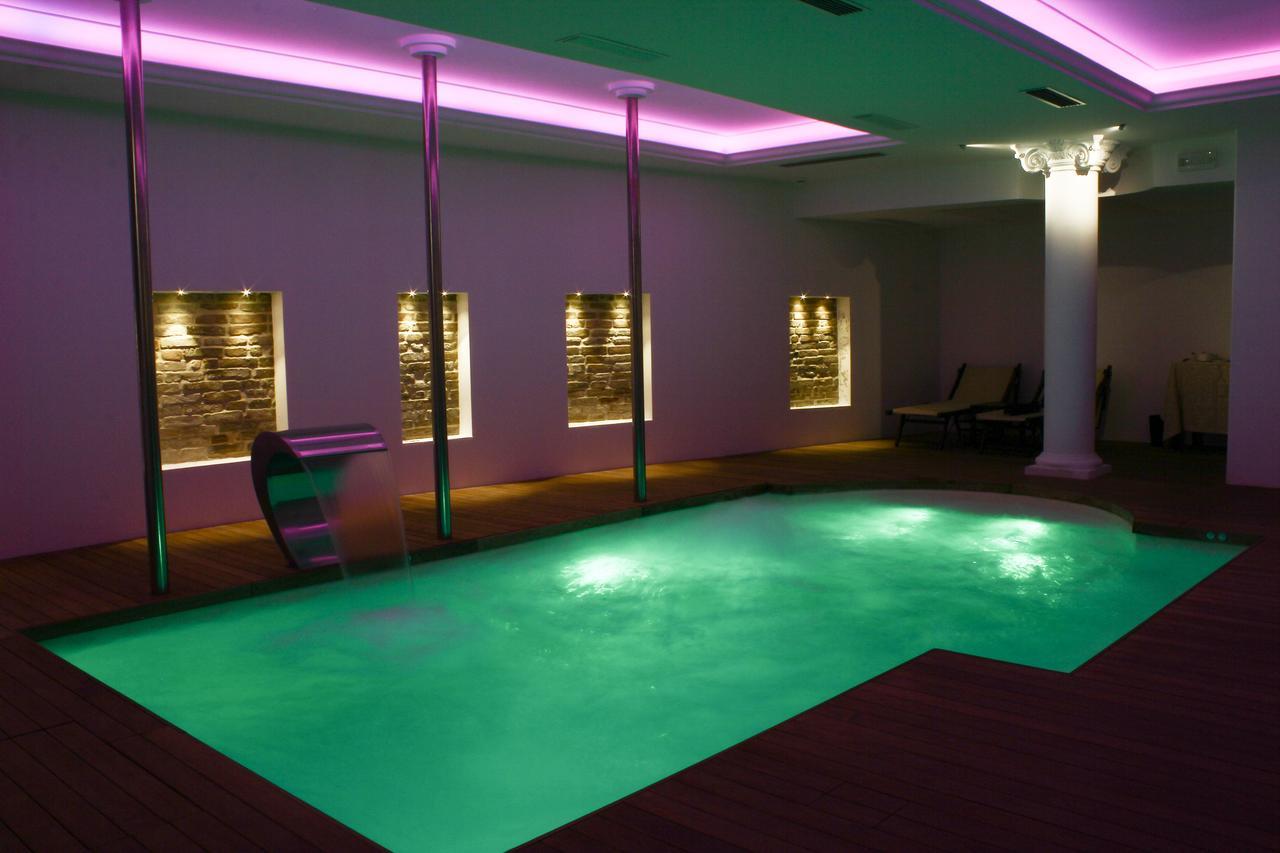 Hotel Vittoria Pesaro Exterior photo The spa at the hotel